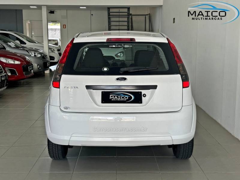 FORD - FIESTA - 2011/2012 - Branca - R$ 38.900,00