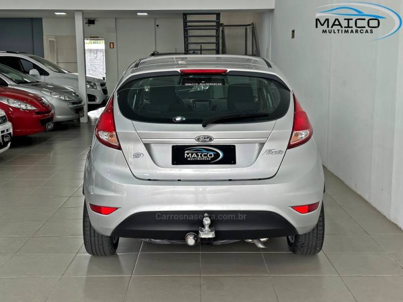 FORD - FIESTA - 2013/2014 - Prata - R$ 46.900,00