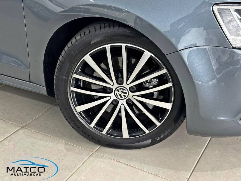 VOLKSWAGEN - JETTA - 2012/2012 - Cinza - R$ 74.900,00