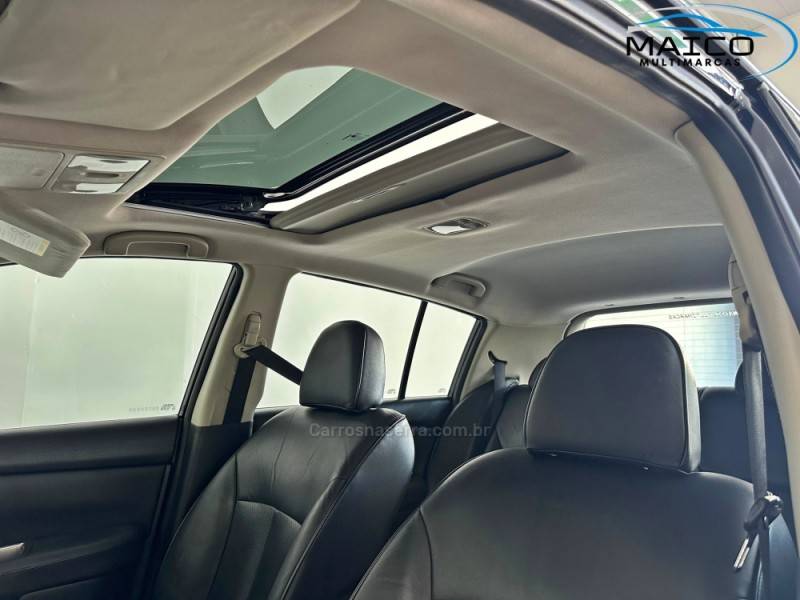 NISSAN - TIIDA - 2012/2013 - Preta - R$ 46.900,00