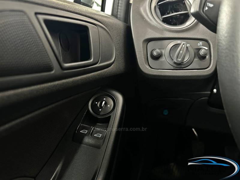 FORD - FIESTA - 2013/2014 - Prata - R$ 46.900,00