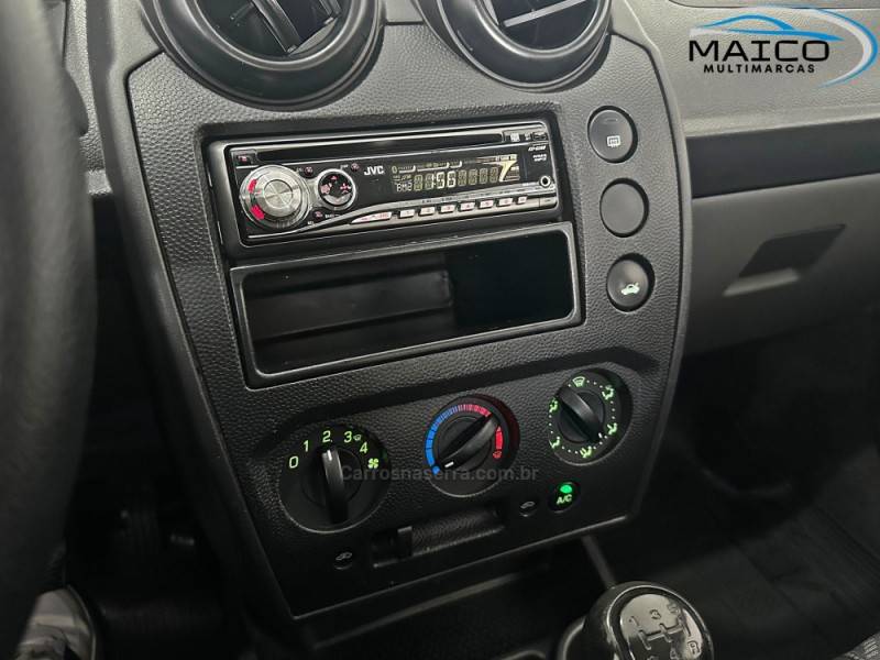 FORD - FIESTA - 2011/2012 - Branca - R$ 38.900,00