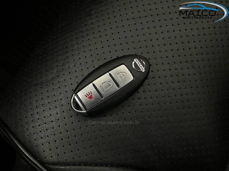 NISSAN - TIIDA - 2012/2013 - Preta - R$ 46.900,00