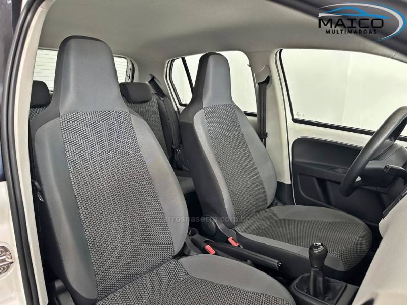 VOLKSWAGEN - UP - 2015/2016 - Branca - R$ 48.900,00