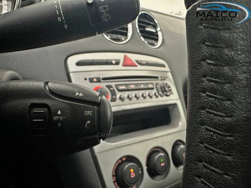 PEUGEOT - 308 - 2014/2015 - Vermelha - R$ 50.900,00