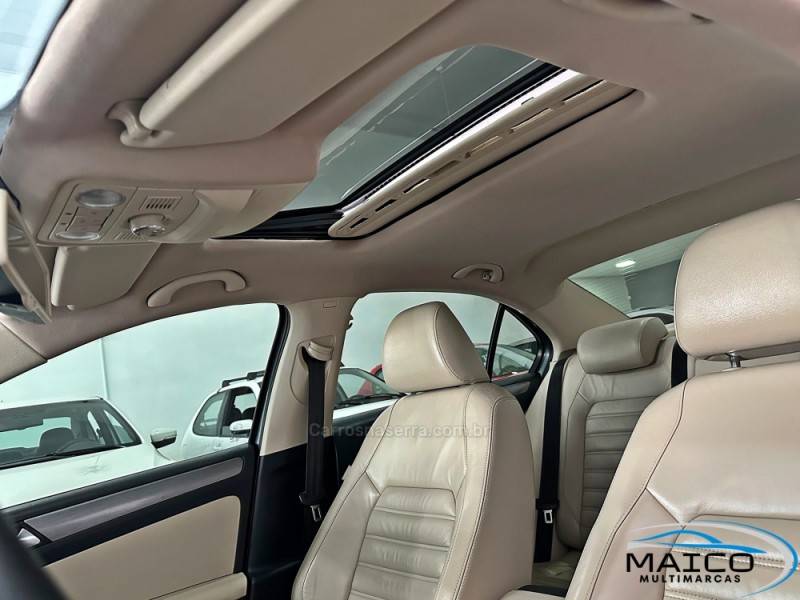 VOLKSWAGEN - JETTA - 2012/2012 - Cinza - R$ 74.900,00