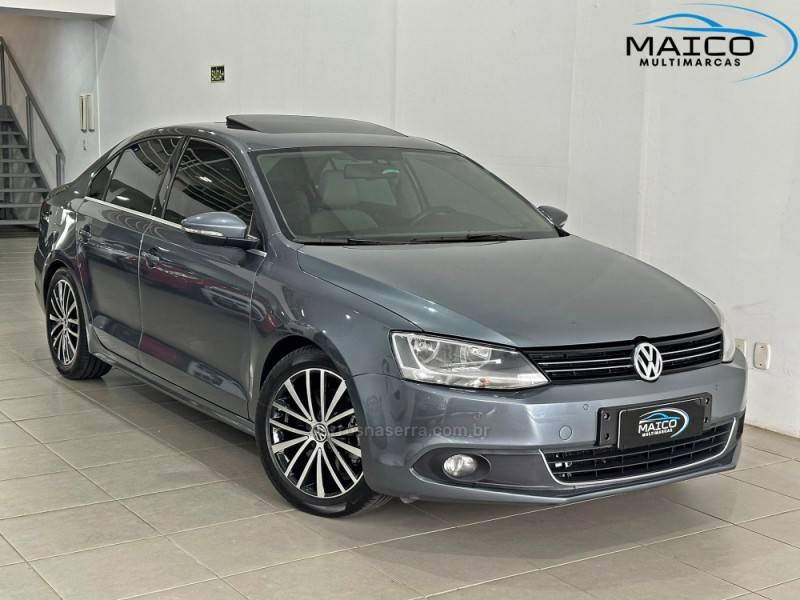 VOLKSWAGEN - JETTA - 2012/2012 - Cinza - R$ 74.900,00