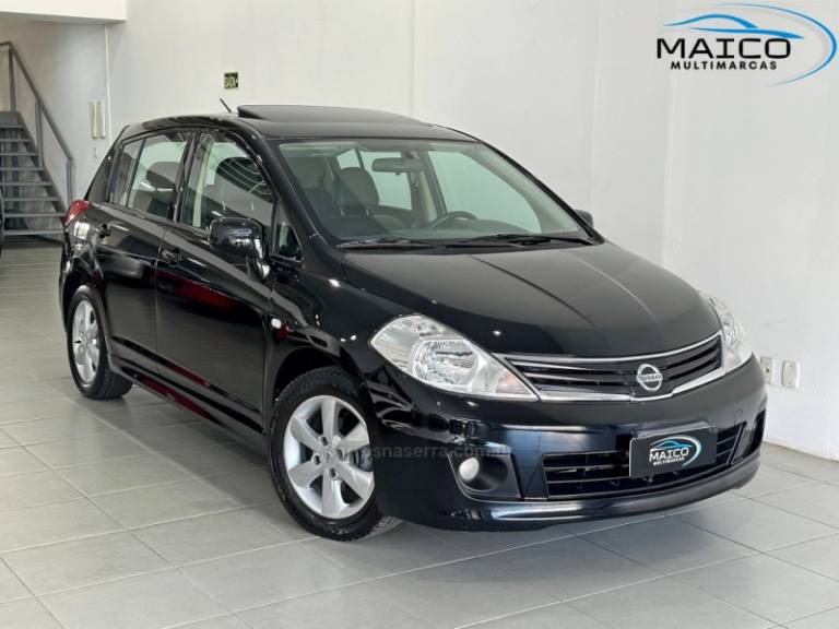 NISSAN - TIIDA - 2012/2013 - Preta - R$ 46.900,00