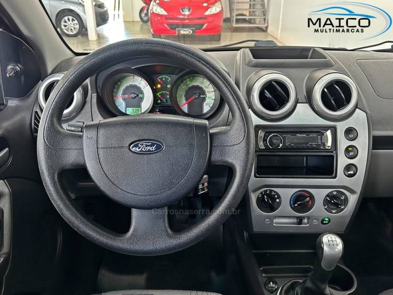 FORD - FIESTA - 2009/2010 - Preta - R$ 32.900,00