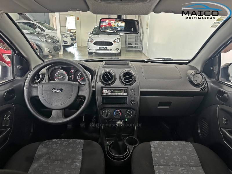 FORD - FIESTA - 2011/2012 - Branca - R$ 38.900,00