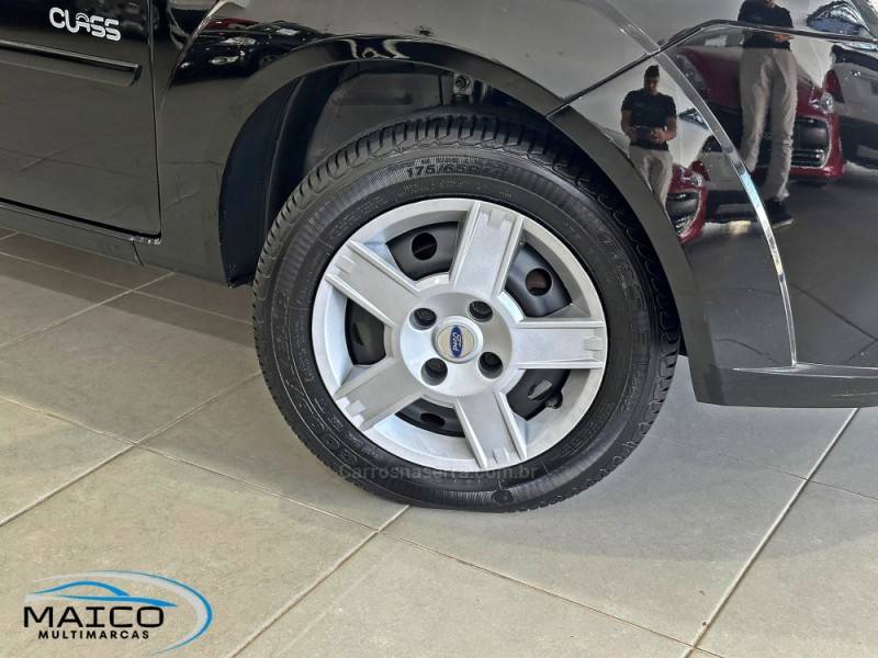 FORD - FIESTA - 2009/2010 - Preta - R$ 32.900,00