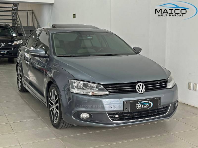 VOLKSWAGEN - JETTA - 2012/2012 - Cinza - R$ 74.900,00