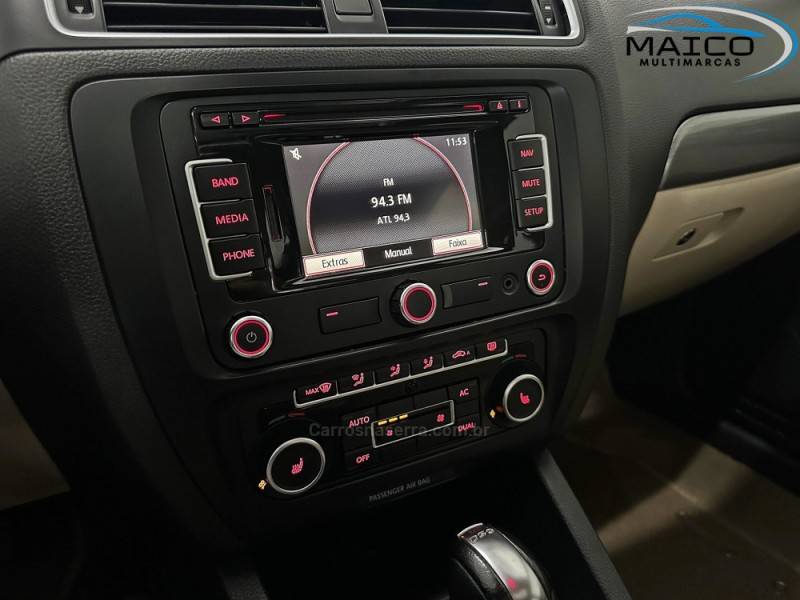 VOLKSWAGEN - JETTA - 2012/2012 - Cinza - R$ 74.900,00