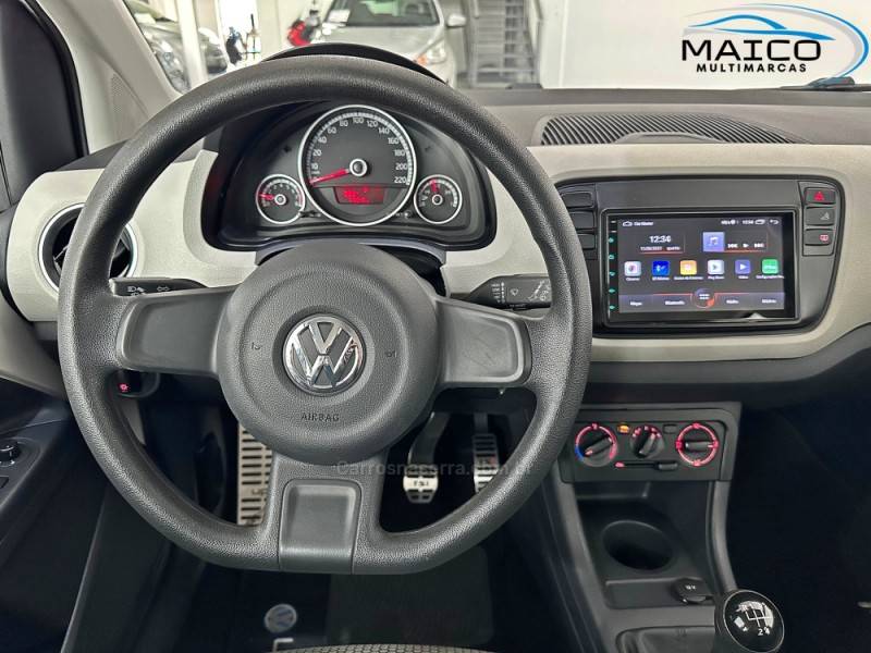VOLKSWAGEN - UP - 2015/2016 - Branca - R$ 48.900,00
