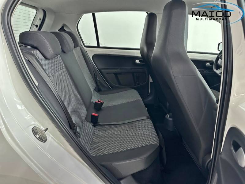 VOLKSWAGEN - UP - 2015/2016 - Branca - R$ 48.900,00