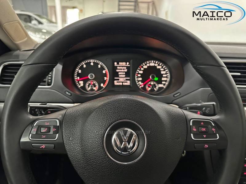 VOLKSWAGEN - JETTA - 2012/2012 - Cinza - R$ 74.900,00