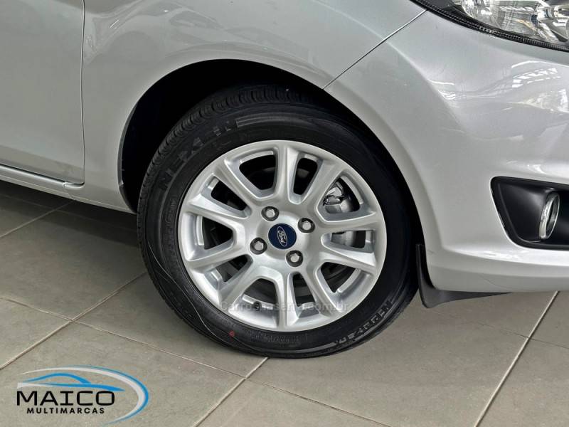 FORD - FIESTA - 2013/2014 - Prata - R$ 46.900,00