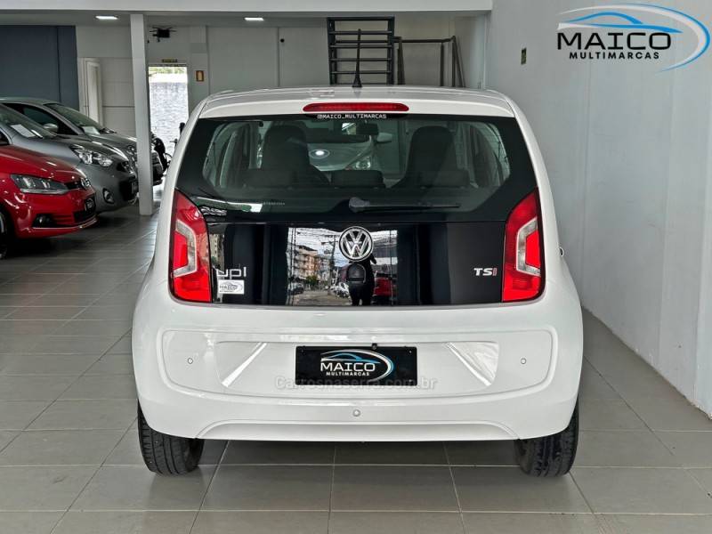 VOLKSWAGEN - UP - 2015/2016 - Branca - R$ 48.900,00