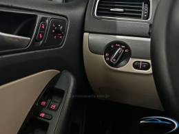 VOLKSWAGEN - JETTA - 2012/2012 - Cinza - R$ 74.900,00
