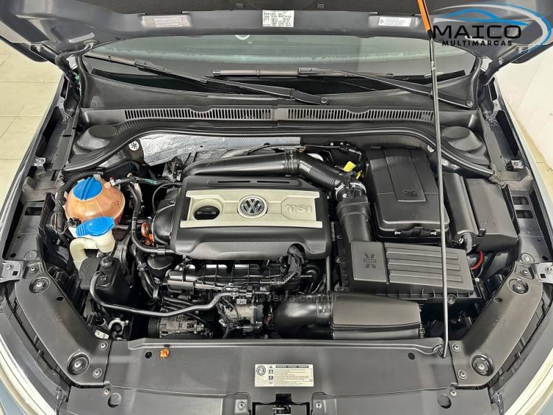 VOLKSWAGEN - JETTA - 2012/2012 - Cinza - R$ 74.900,00