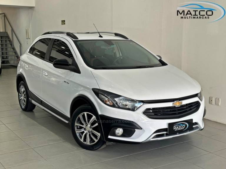 CHEVROLET - ONIX - 2016/2017 - Branca - R$ 62.900,00