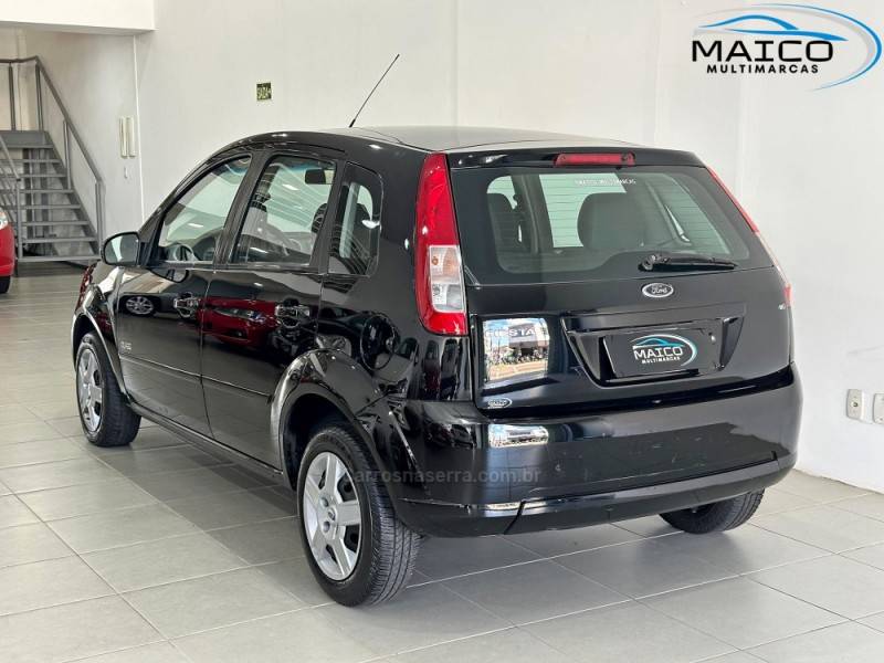 FORD - FIESTA - 2009/2010 - Preta - R$ 32.900,00