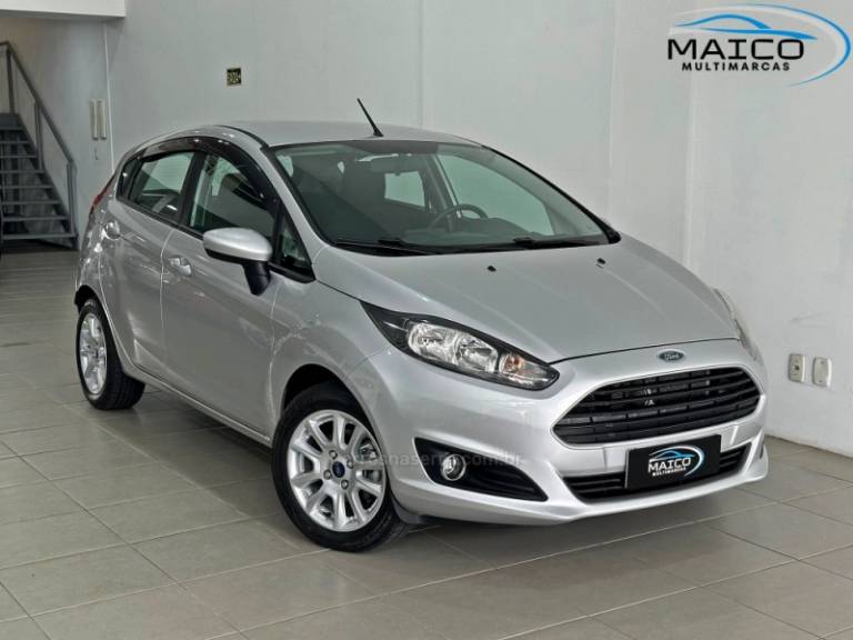 FORD - FIESTA - 2013/2014 - Prata - R$ 46.900,00