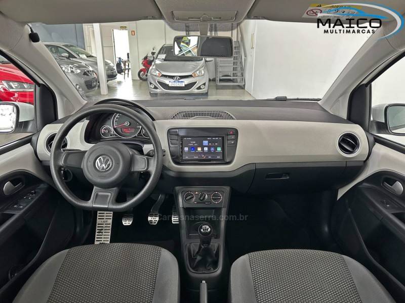 VOLKSWAGEN - UP - 2015/2016 - Branca - R$ 48.900,00