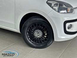 VOLKSWAGEN - UP - 2015/2016 - Branca - R$ 48.900,00